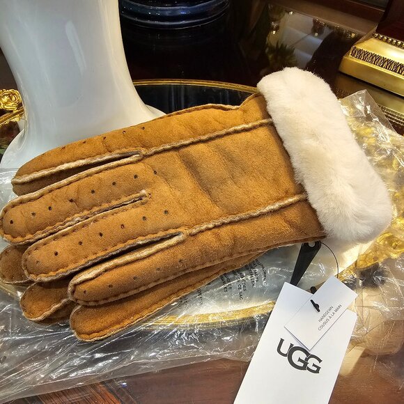 UGG Shearling Sheepskin Classic Perforated Two Point Gloves - Picture 1 of 4